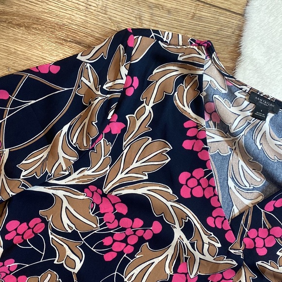 Ann Taylor navy floral V-neck blouse - Picture 9 of 11